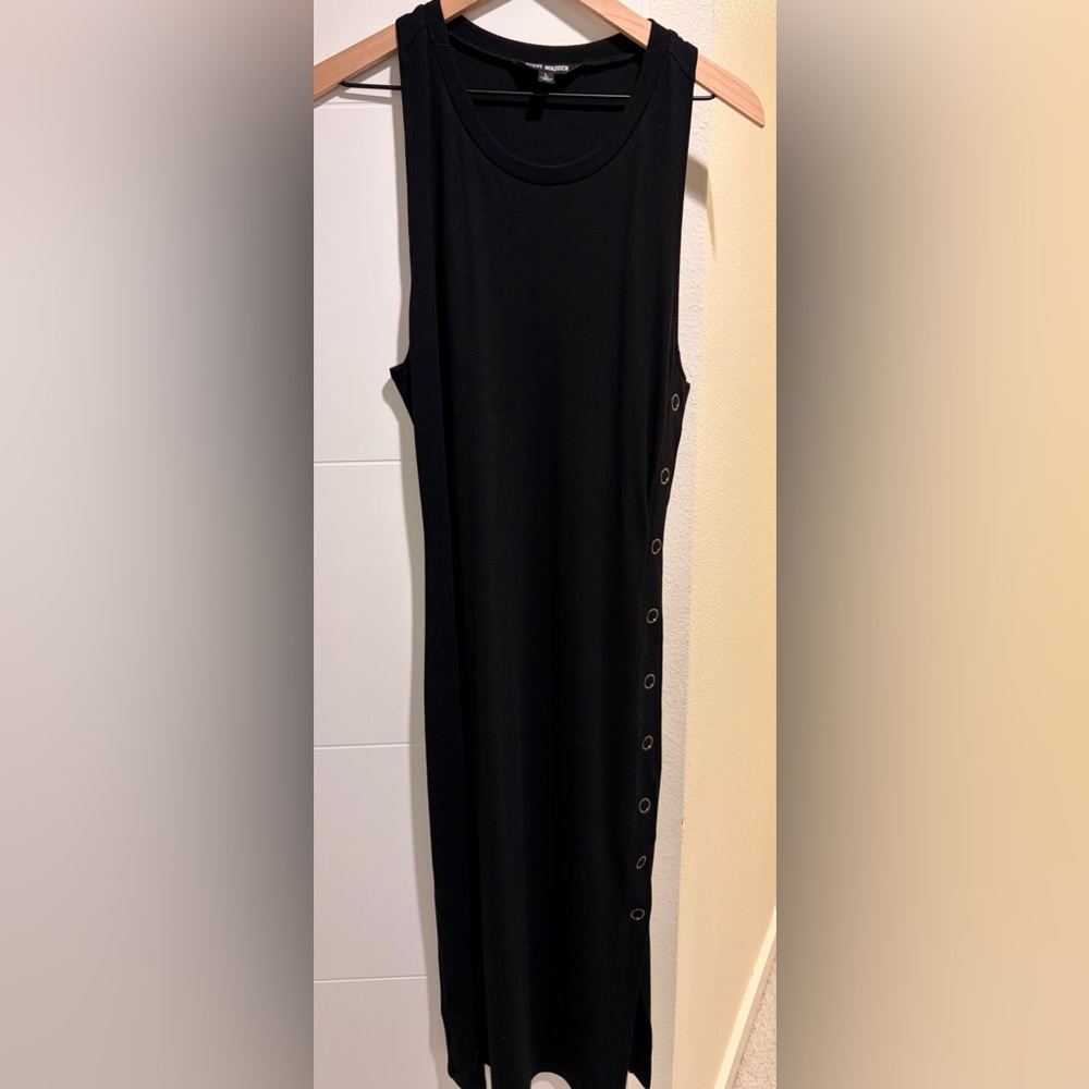 Steve Madden Black Midi Dress with Snap Accents
(B5)